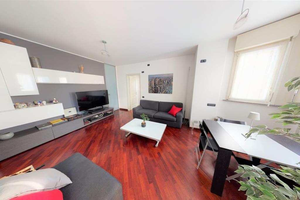 Apartment+Garage Near Novegro Exhibition/Linate Segrate Exterior foto